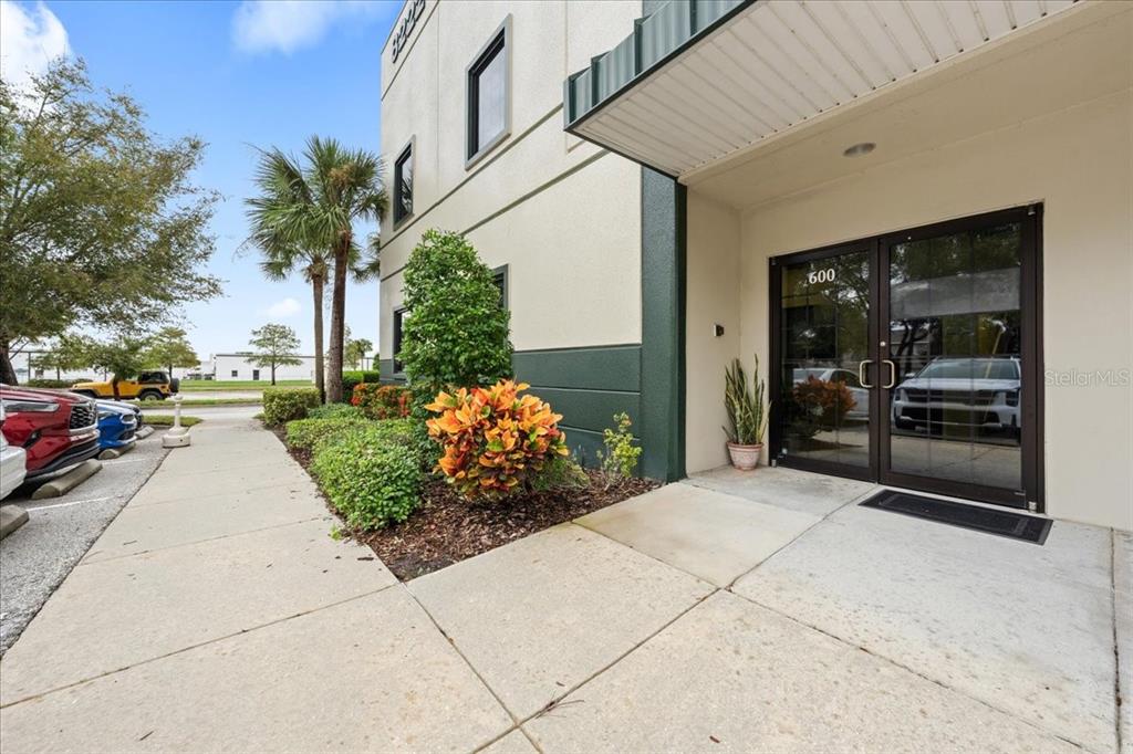 8222 118TH AVENUE UNIT 600, LARGO, FL — photo 2 of 55