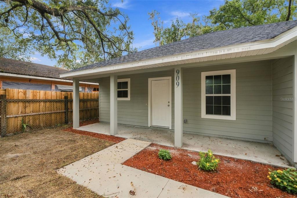 909 NE 18TH TERRACE, GAINESVILLE, FL — photo 2 of 24