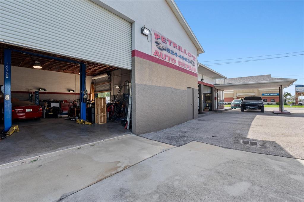 3696 TAMIAMI TRAIL