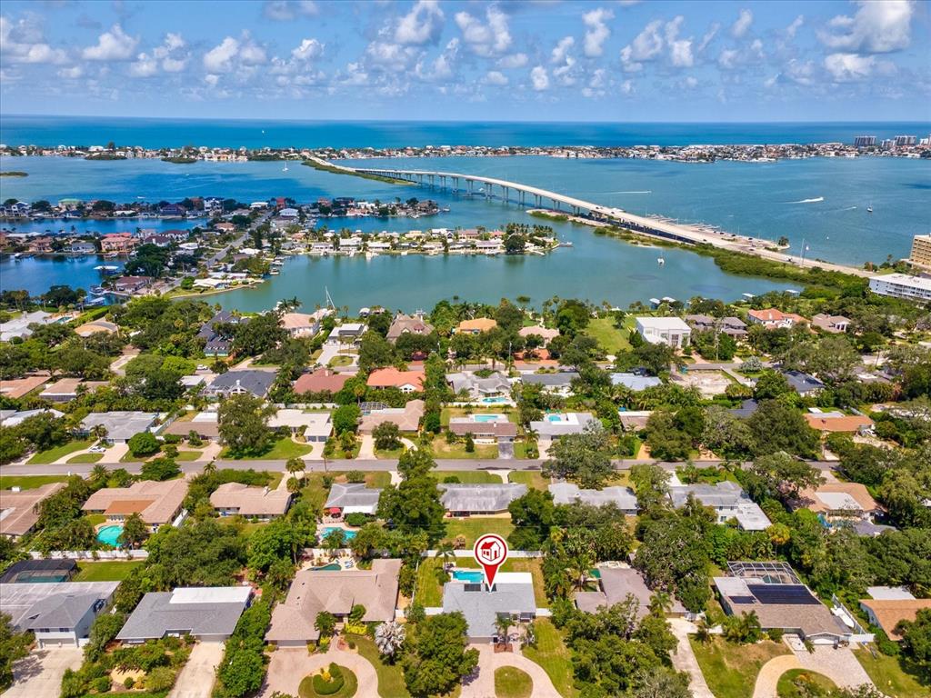 An aerial view shows a residential neighborhood with a house marked by a red pin — 118 LIVE OAK LANE, LARGO, FL