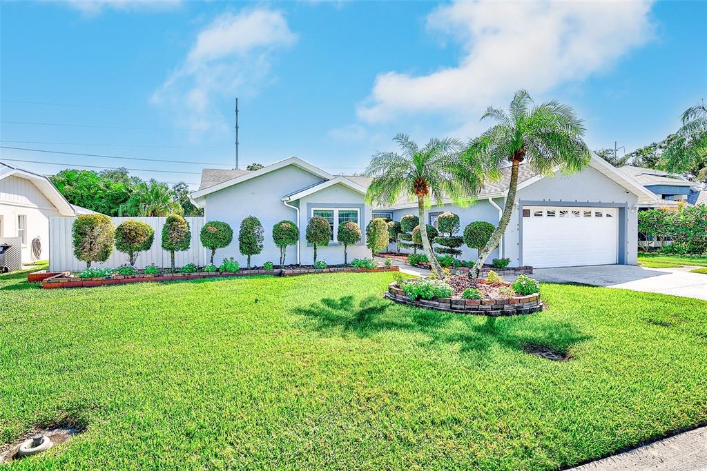 8747 GLEN LAKES BOULEVARD N, ST PETERSBURG, FL — photo 2 of 43