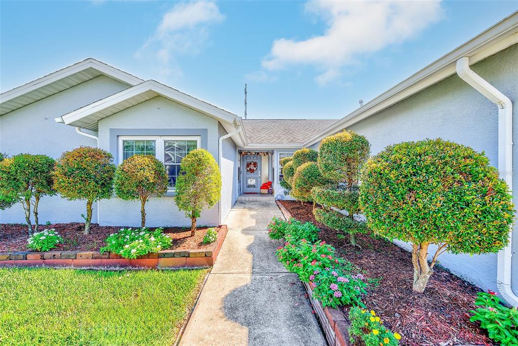 8747 GLEN LAKES BOULEVARD N, ST PETERSBURG, FL — photo 3 of 43