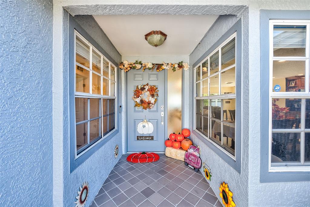8747 GLEN LAKES BOULEVARD N, ST PETERSBURG, FL — photo 4 of 43