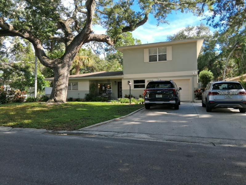 8220 YARDLEY AVENUE N, ST PETERSBURG, FL — photo 2 of 61