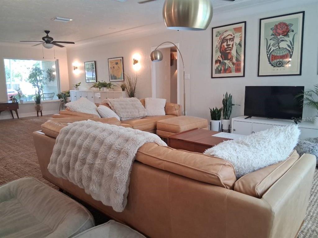 8220 YARDLEY AVENUE N, ST PETERSBURG, FL — photo 5 of 61
