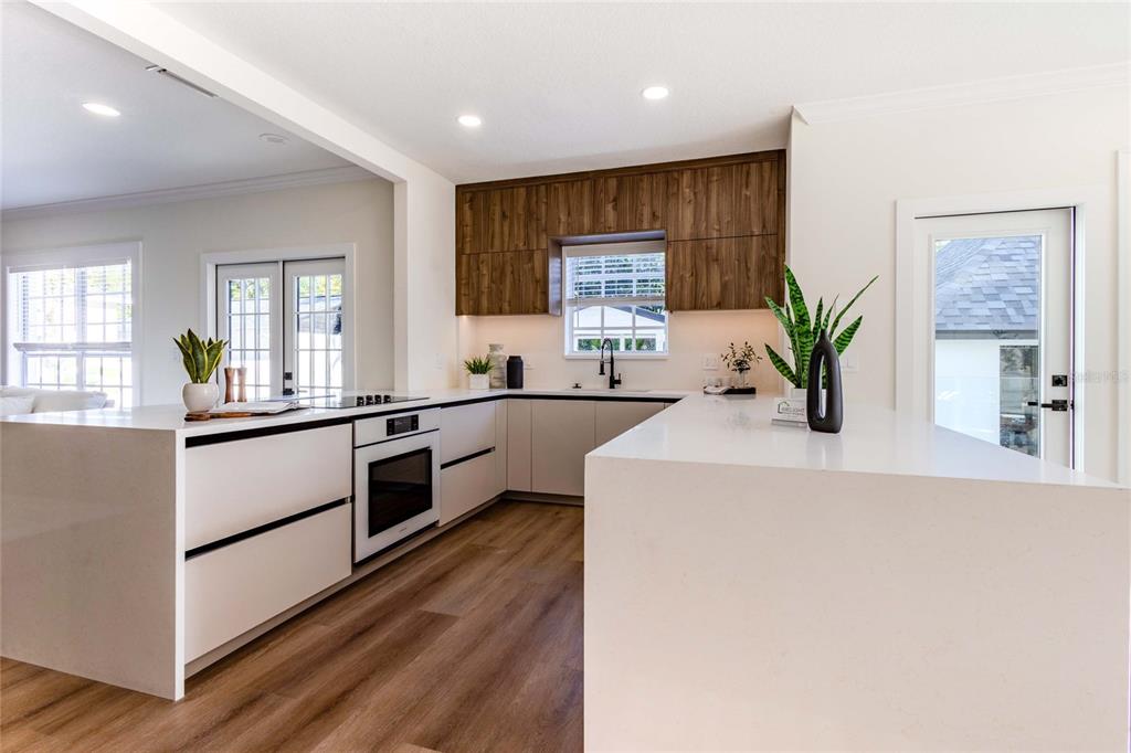 2802 W MORRISON AVENUE, TAMPA, FL — photo 3 of 30
