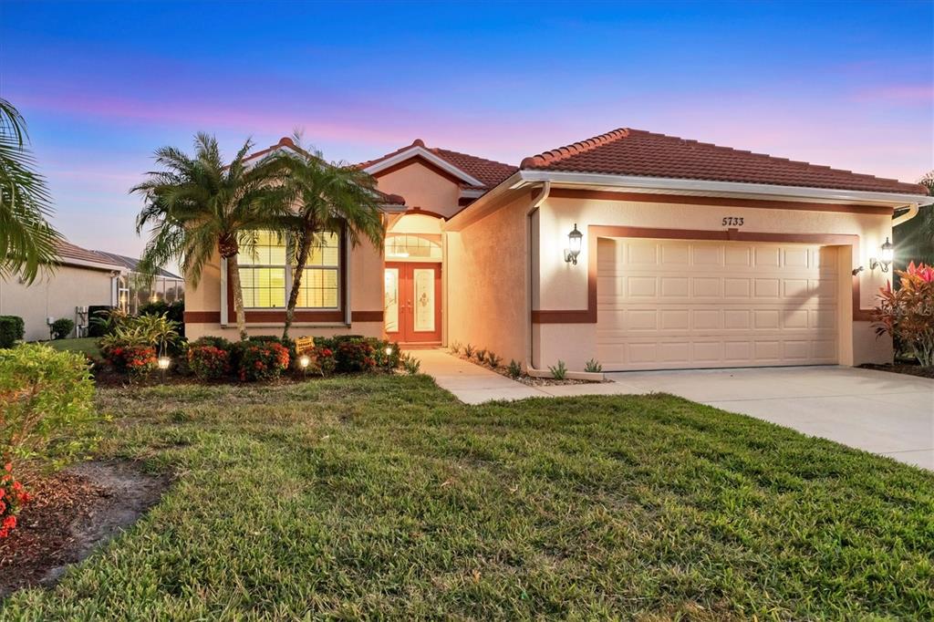 5733 WHITE JASMINE WAY
