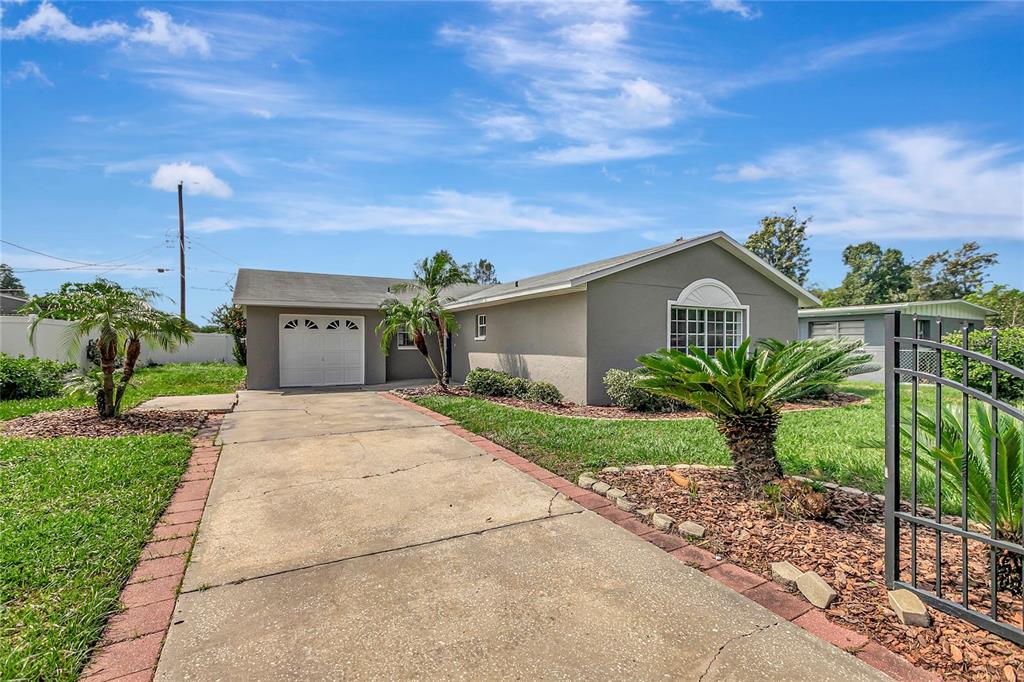 1713 CARNEGIE CIRCLE, TAMPA, FL — photo 2 of 30