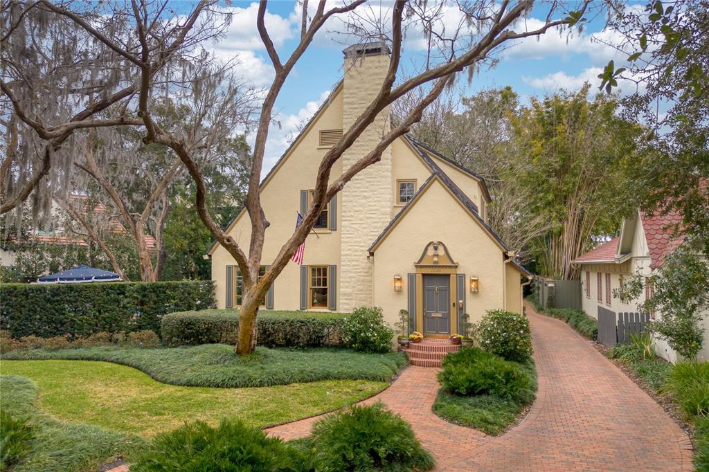 1226 GOLDEN LANE