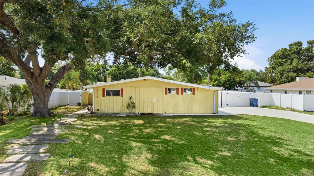 616 SAINT ANDREWS DRIVE