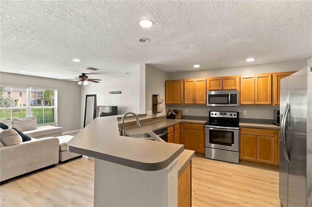 10810 JOHANNA AVENUE, RIVERVIEW, FL — photo 3 of 25