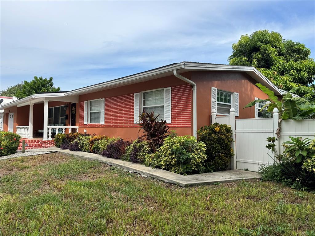401 46TH AVENUE S, ST PETERSBURG, FL — photo 3 of 54