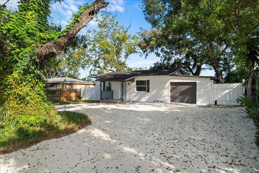 704 E WILMA STREET, TAMPA, FL — photo 2 of 29