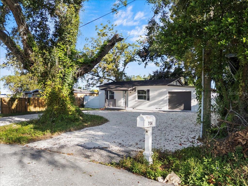 704 E WILMA STREET, TAMPA, FL — photo 3 of 29
