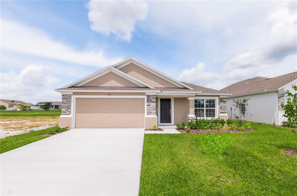 989 LUNAR LANE