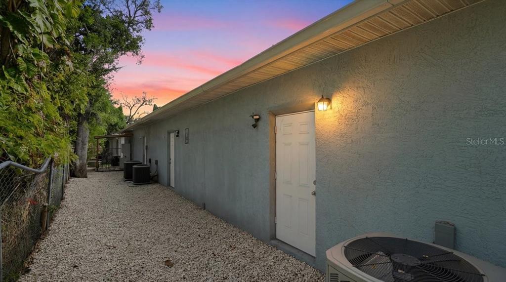 4426 5TH STREET W, BRADENTON, FL — photo 3 of 27