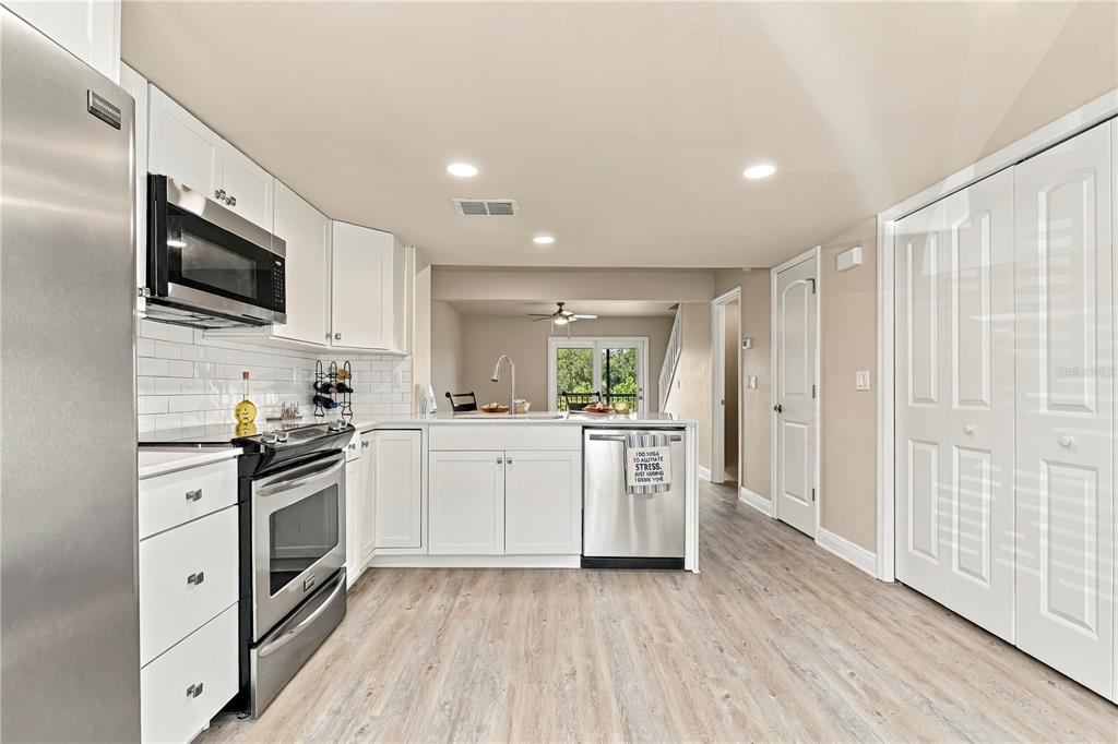 1202 BRIGADOON DRIVE, CLEARWATER, FL — photo 4 of 30