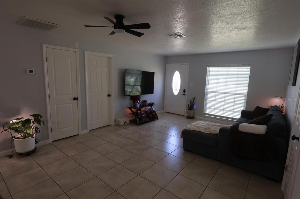 256 LA PAZ DRIVE, KISSIMMEE, FL — photo 4 of 14