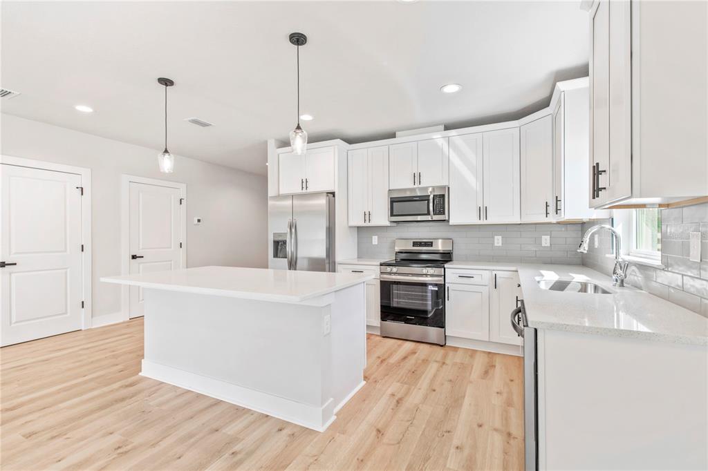 13290 SNOWY PLOVER AVENUE, WEEKI WACHEE, FL — photo 2 of 14