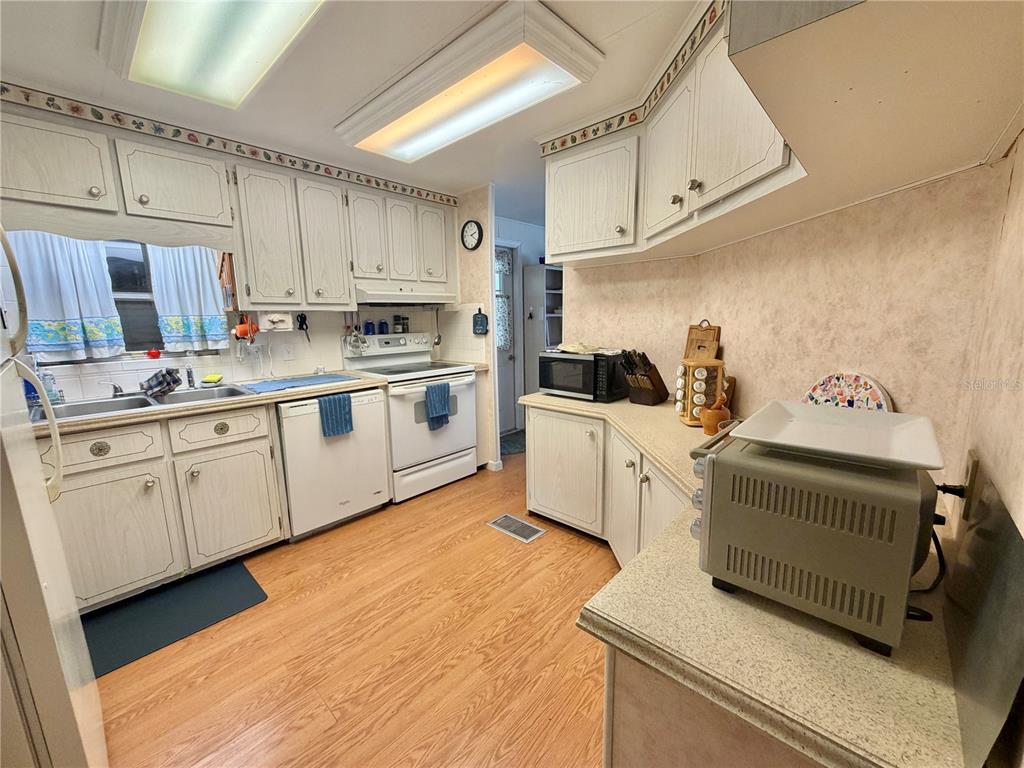 108 MANGO COVE, LEESBURG, FL — photo 5 of 50