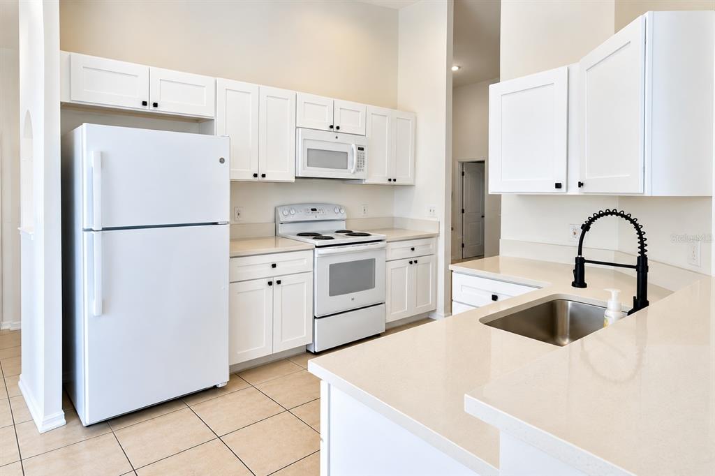 905 ROCKY MOUNTAIN COURT, VALRICO, FL — photo 4 of 18