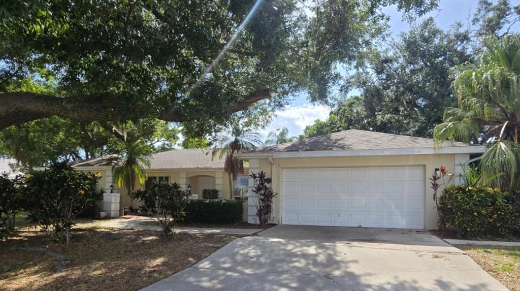 5697 COUNTRY LAKES DRIVE
