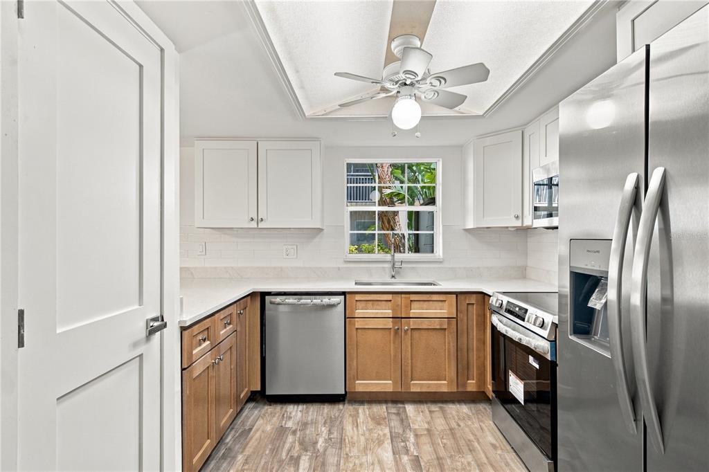 8811 BAY POINTE DRIVE UNIT C102, TAMPA, FL — photo 4 of 26
