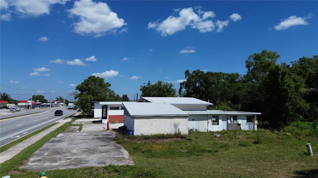 An exterior view of a single-story commercial building with a concrete parking area — 4490 SW HIGHWAY 17, ARCADIA, FL