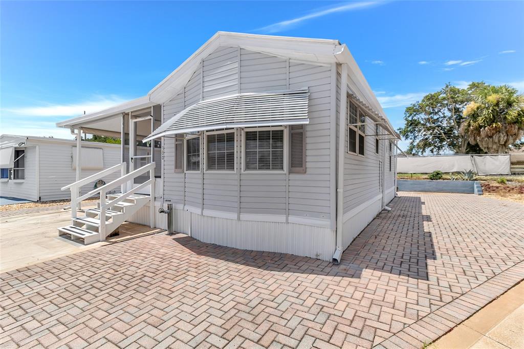 300 SKY CREST LOOP, DAVENPORT, FL — photo 2 of 19