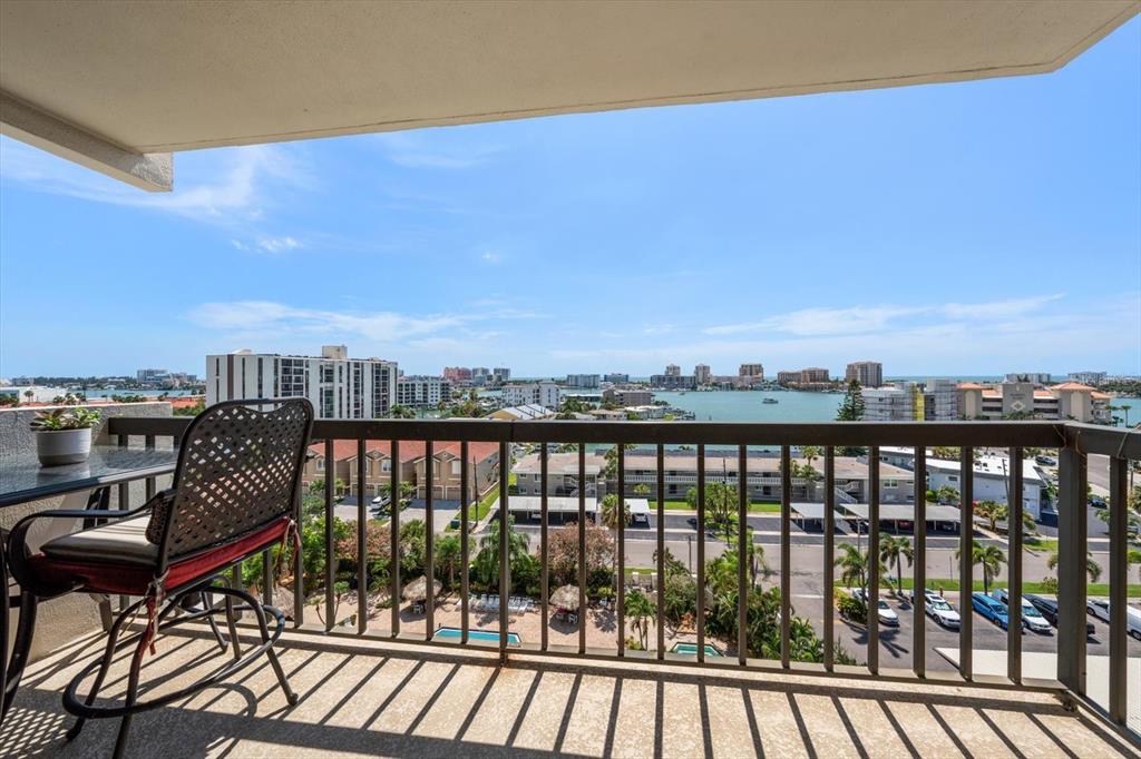 400 ISLAND WAY UNIT 904, CLEARWATER BEACH, FL — photo 2 of 40