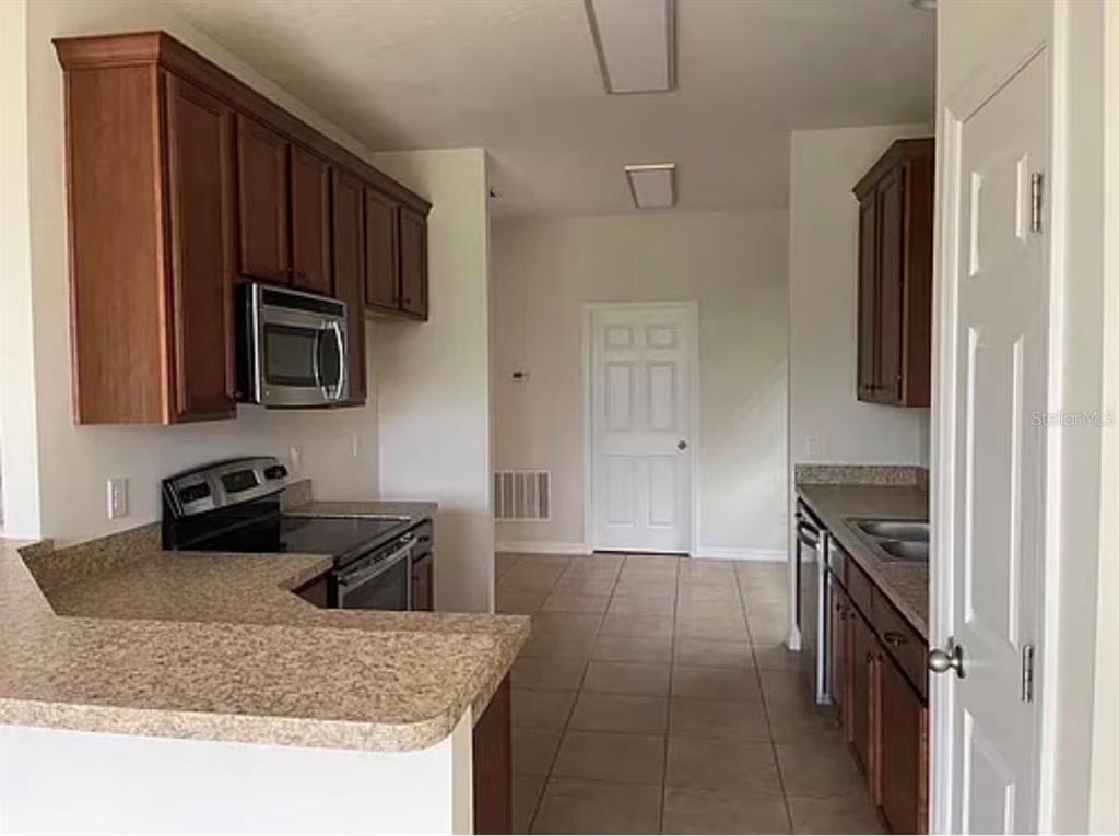 827 BATTERY POINTE DRIVE, ORLANDO, FL — photo 3 of 17