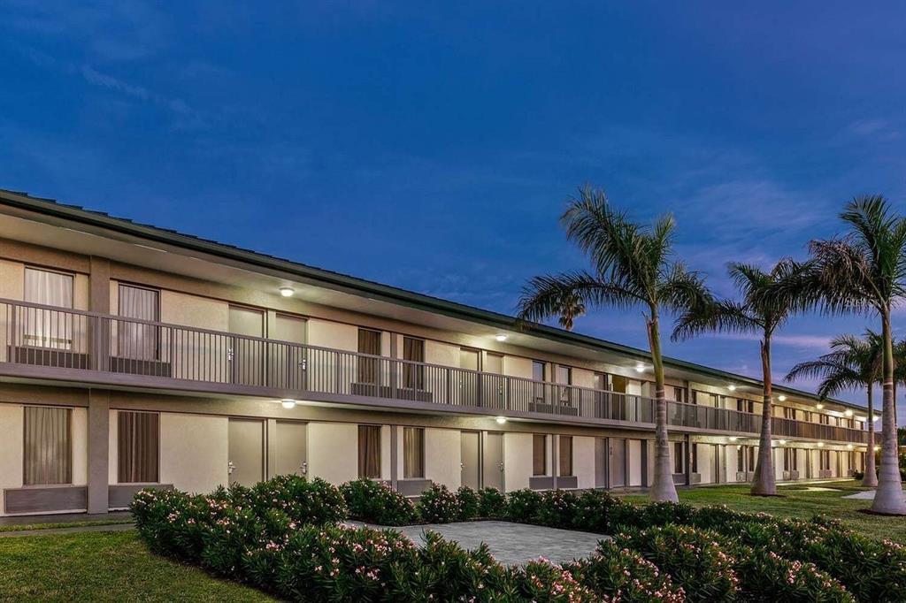 7150 N TAMIAMI TRAIL UNIT S611