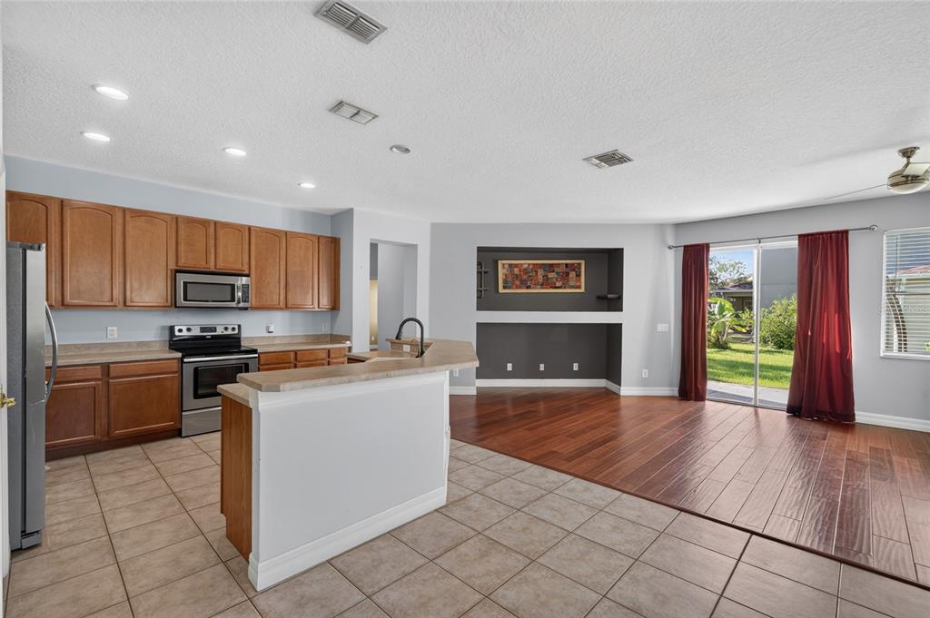 9806 CHORLTON CIR, ORLANDO, FL — photo 5 of 23