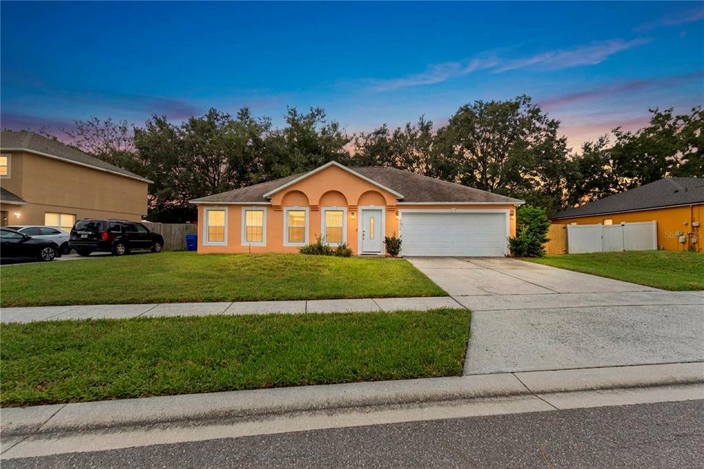 1056 ROYAL MARQUIS CIRCLE, OCOEE, FL — photo 2 of 30