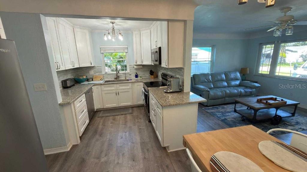 324 36TH AVENUE NE, ST PETERSBURG, FL — photo 2 of 15
