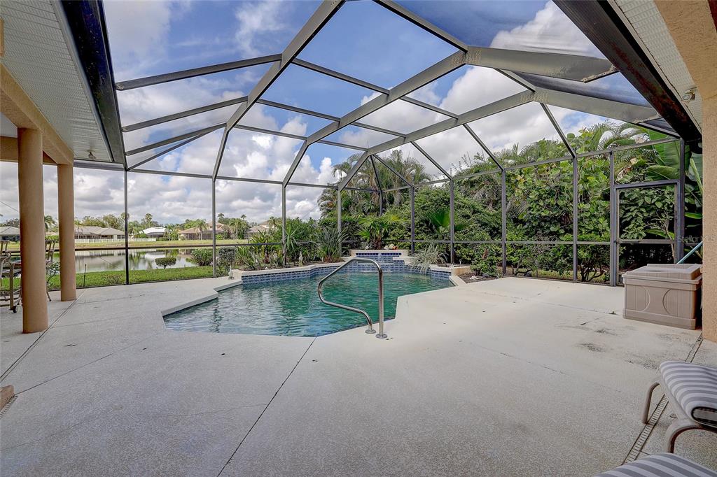12306 GREENBRIER WAY, LAKEWOOD RANCH, FL — photo 4 of 30