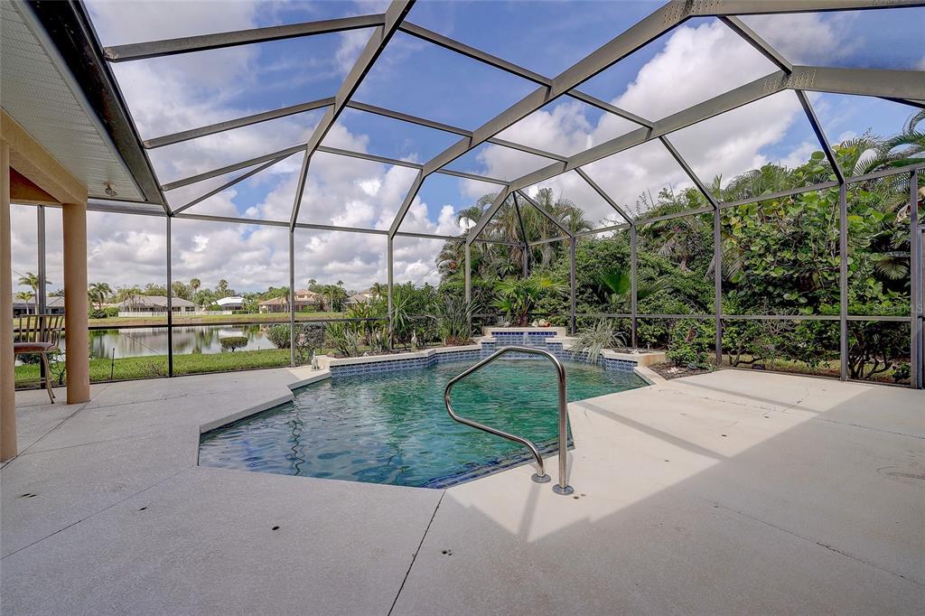 12306 GREENBRIER WAY, LAKEWOOD RANCH, FL — photo 5 of 30