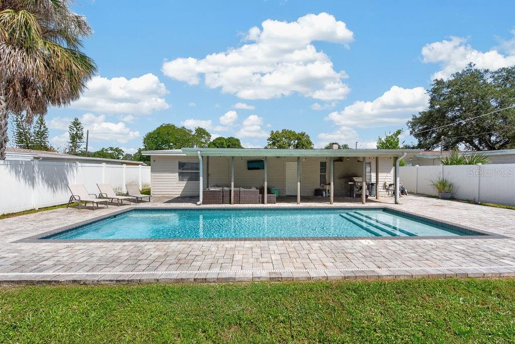 4710 W TRILBY AVENUE, TAMPA, FL — photo 2 of 30