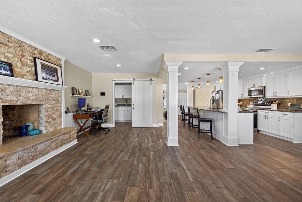 4710 W TRILBY AVENUE, TAMPA, FL — photo 4 of 30