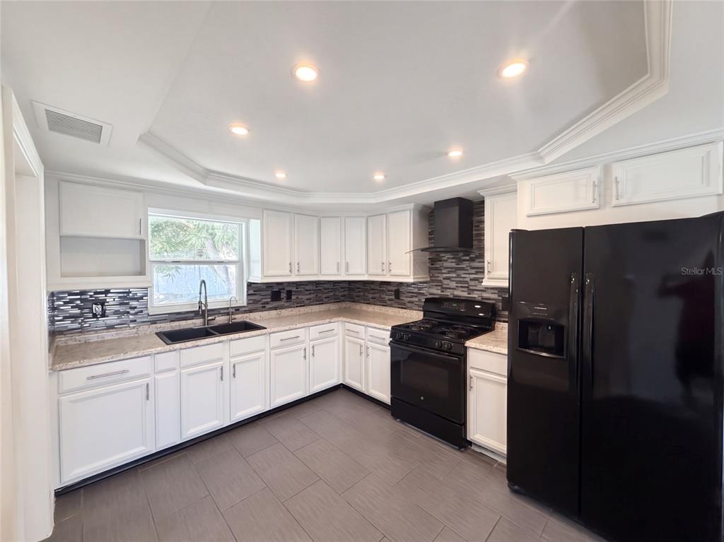 645 10TH PLACE, SAFETY HARBOR, FL — photo 3 of 21