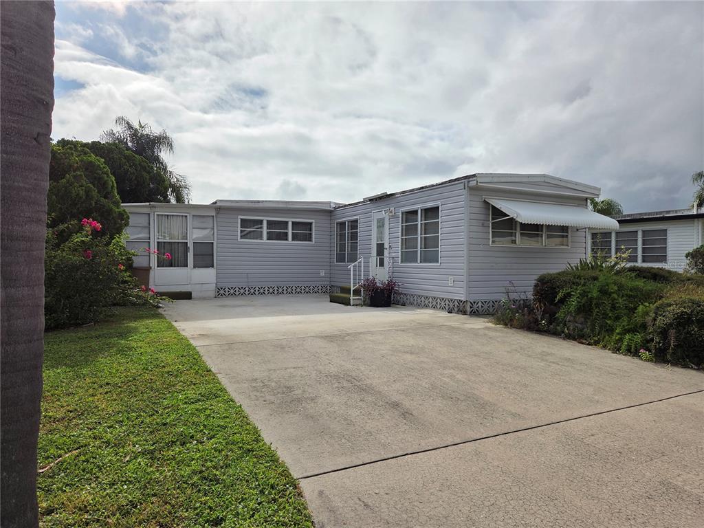 3324 LAUREL OAK WAY