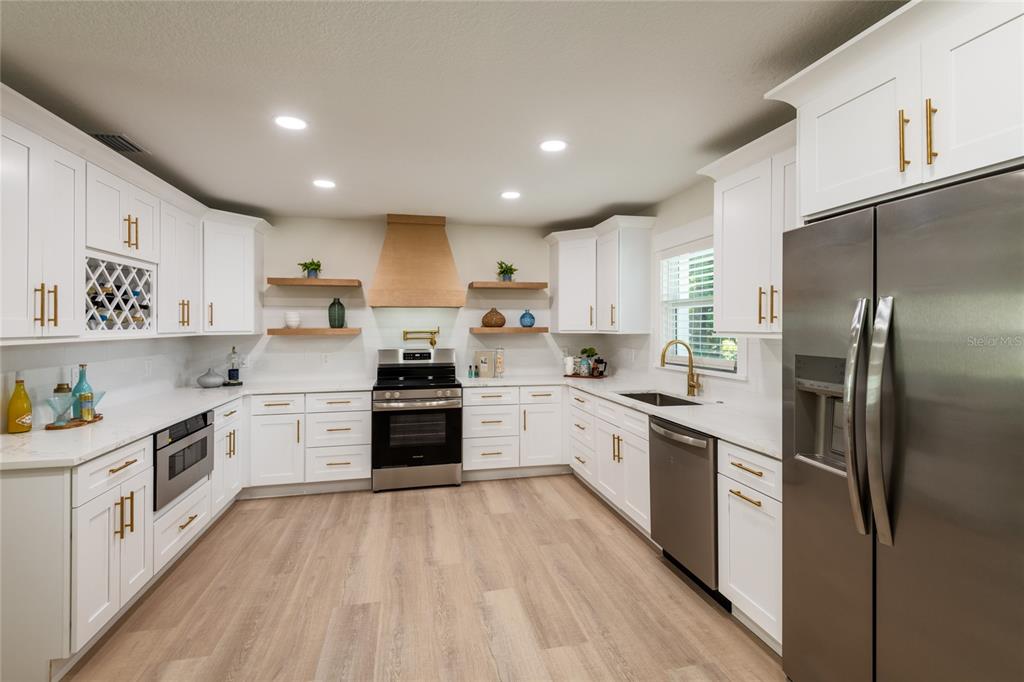 796 PINEWOOD DRIVE, DUNEDIN, FL — photo 3 of 30