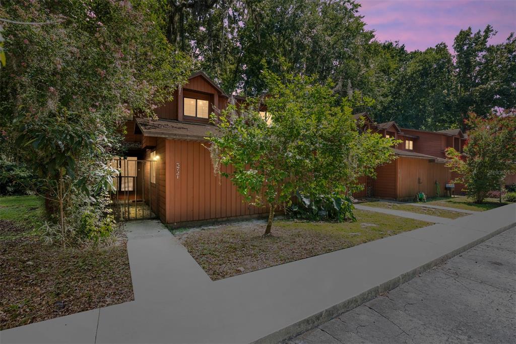 5721 SW 10TH PLACE
