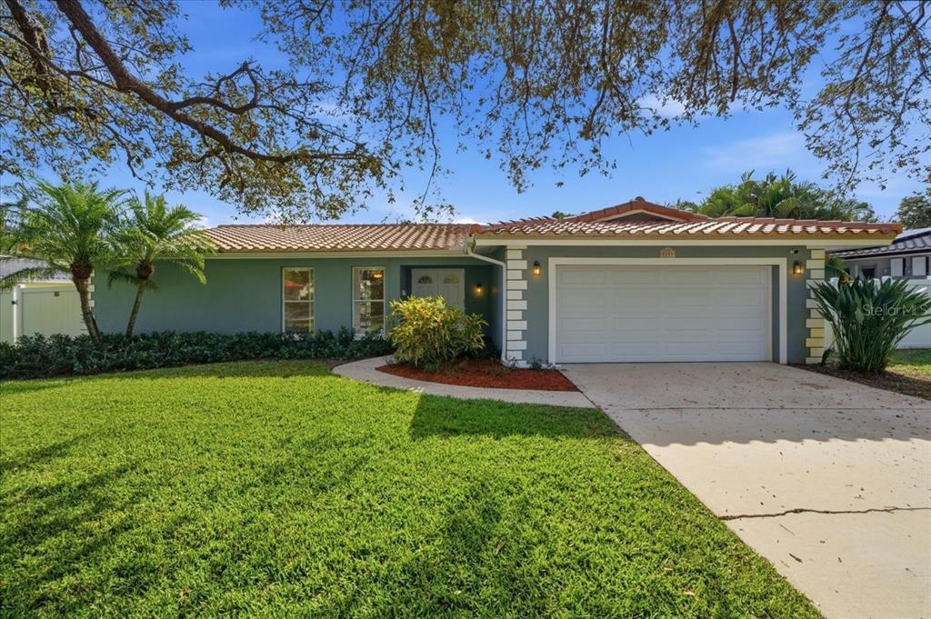2285 GROVEWOOD ROAD