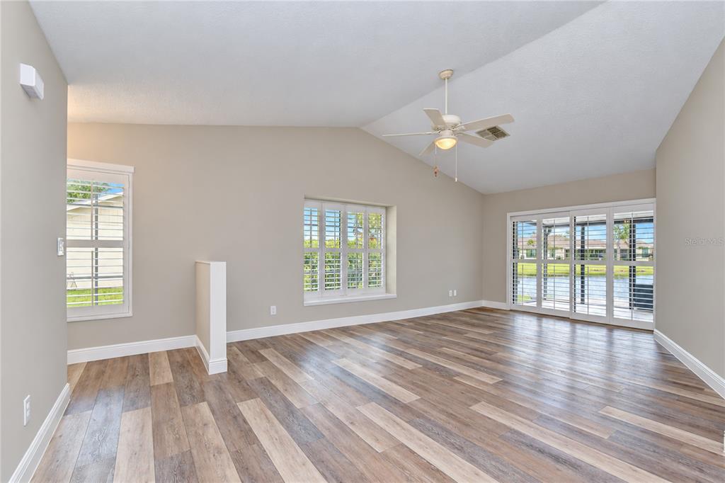 3942 SHORESIDE CIRCLE, TAMPA, FL — photo 3 of 30