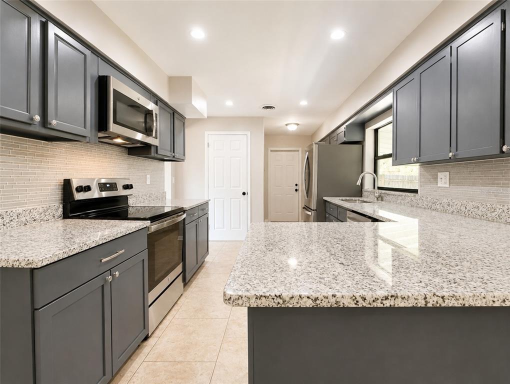 1612 MARTIN LUTHER KING JR AVENUE, LAKELAND, FL — photo 5 of 30