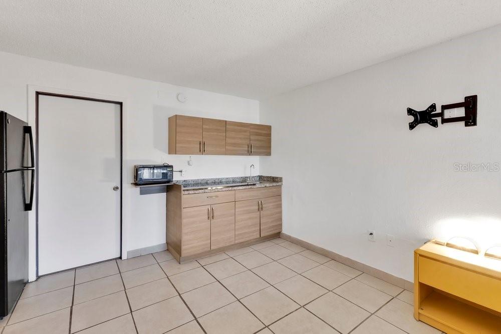 8421 S ORANGE BLOSSOM TRAIL UNIT 420, ORLANDO, FL — photo 5 of 25