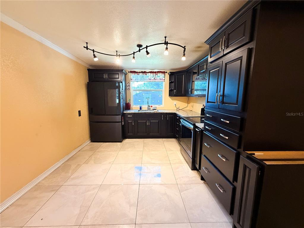 1044 CENTER AVENUE, HOLLY HILL, FL — photo 5 of 28