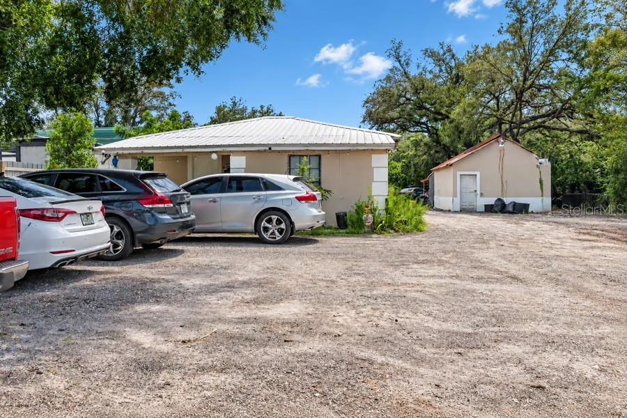 8021 PALM RIVER ROAD, TAMPA, FL — photo 3 of 18