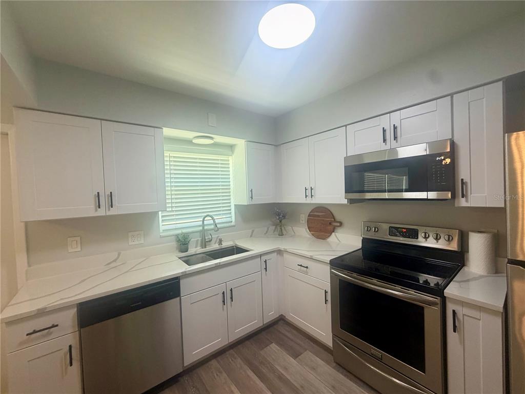 8350 BURGUNDY DRIVE N, PINELLAS PARK, FL — photo 4 of 18